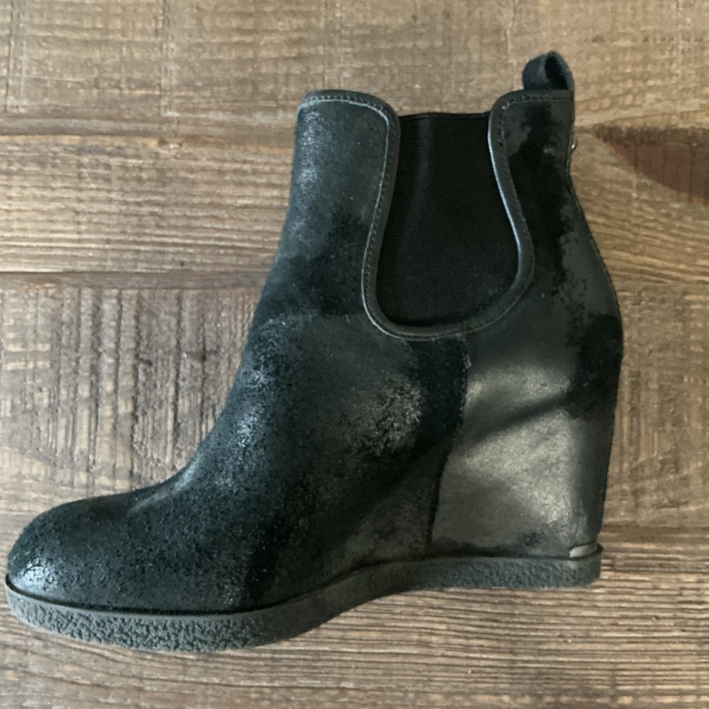 Donald J. Pilner Dillion Black Distressed Ankle Wedge Boots Size 6.5 - Picture 5 of 10